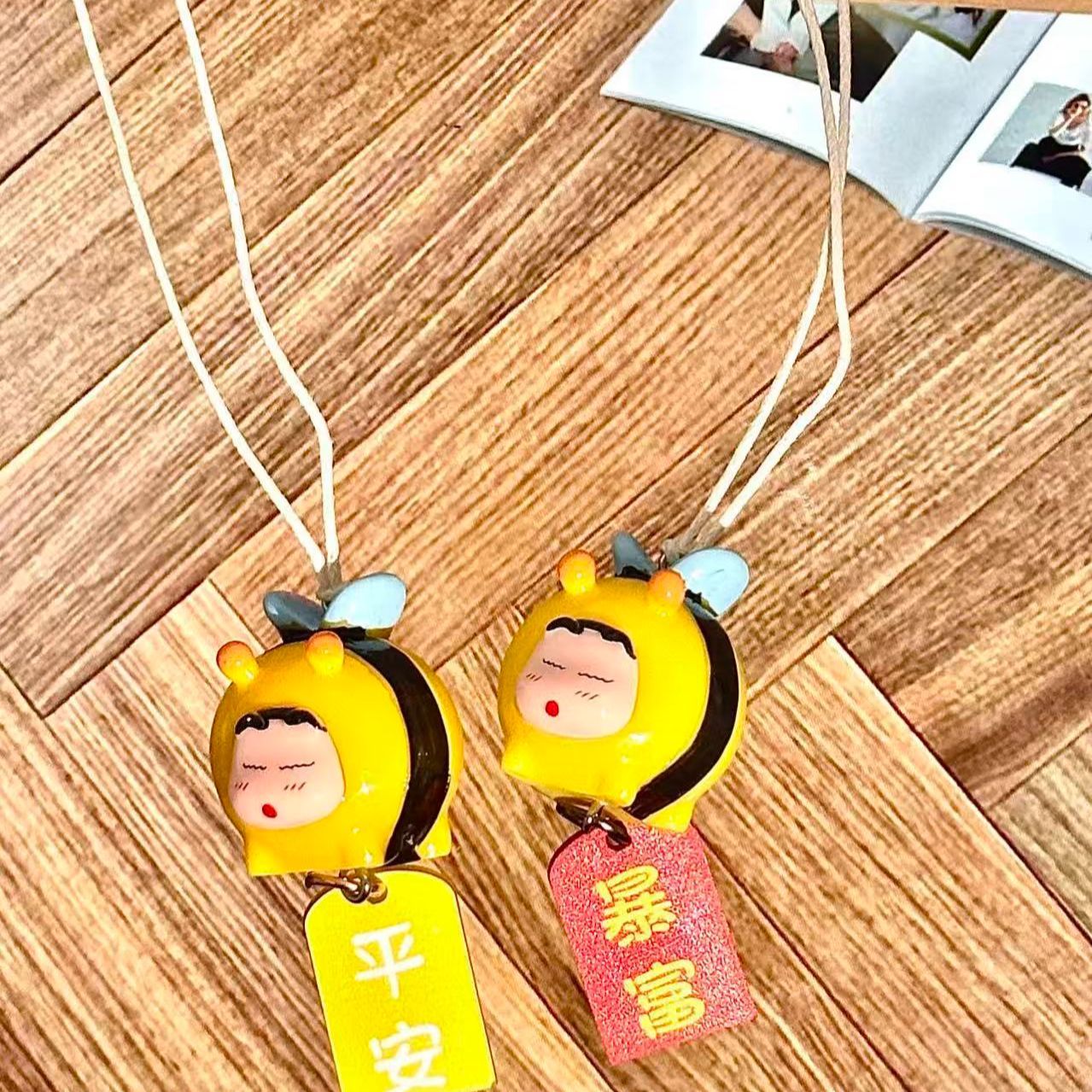 Crayon Shin-chan Bienen-Cospla – Car Accessories Hanging Bewertung und Preis