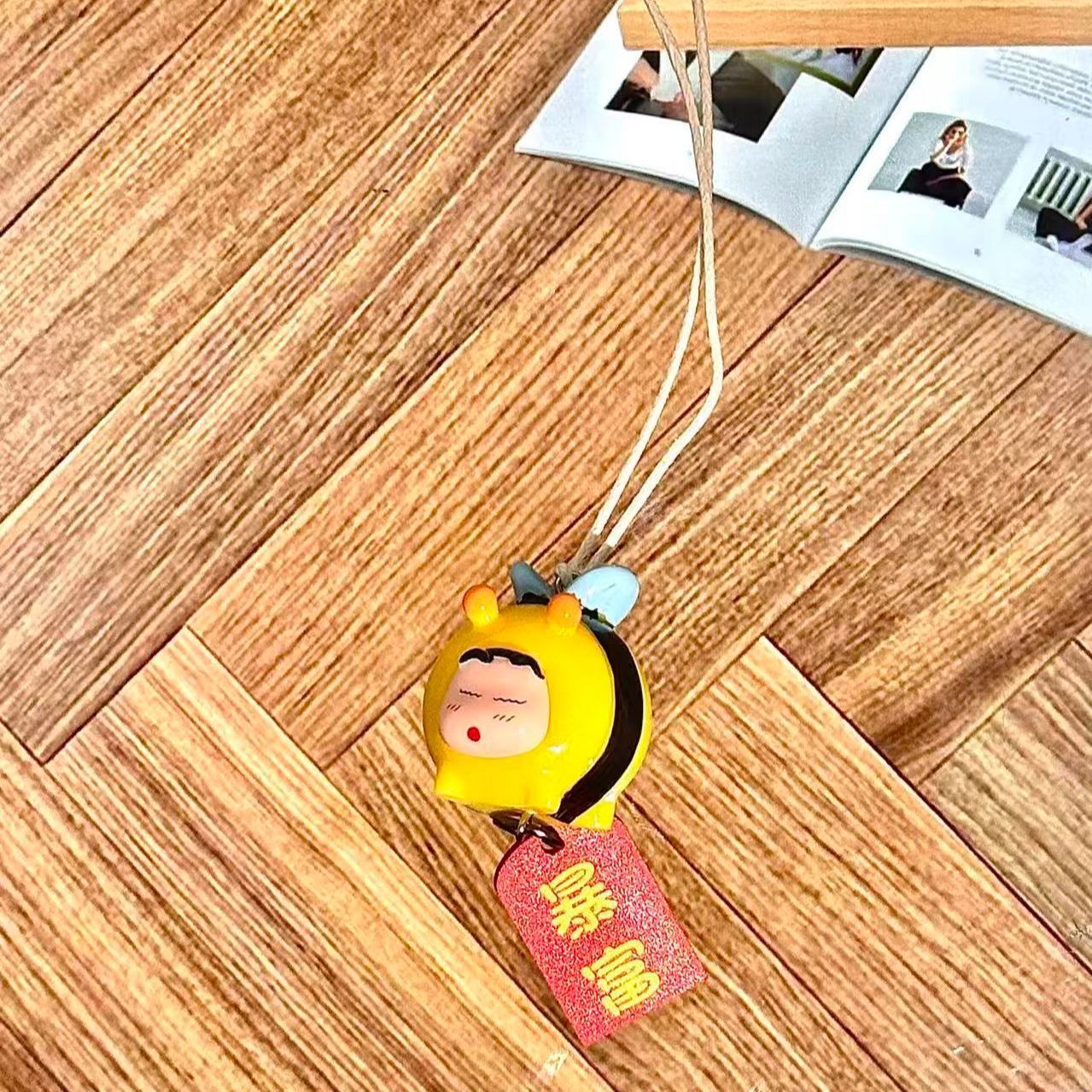 Crayon Shin-chan Bienen-Cospla – Car Accessories Hanging Bewertung und Preis