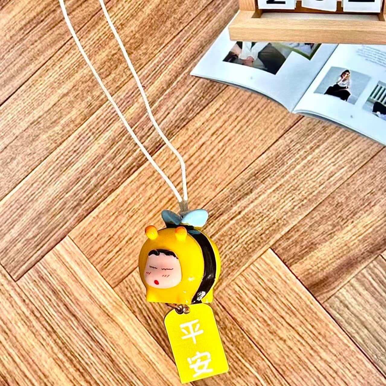 Crayon Shin-chan Bienen-Cospla – Car Accessories Hanging Bewertung und Preis